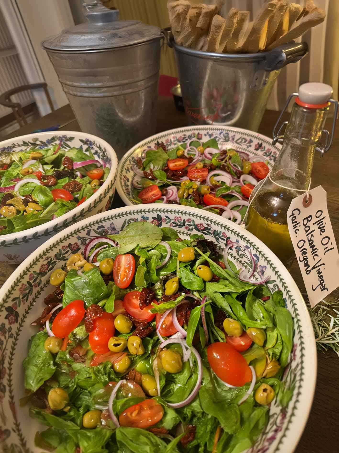 Mixed leaf with sun dried tomatoes